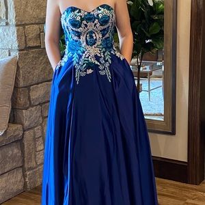 Brand New, Never Worn Gorgeous Formal